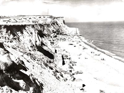 Vintage postcard: Cliffs and Beach, East Runton, UK, 1956