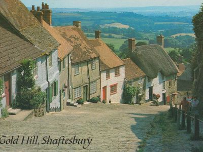Vintage postcard: Gold Hill, Shaftesbury, UK
