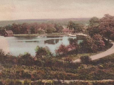 Vintage postcard: Frensham Pond, UK, 1915